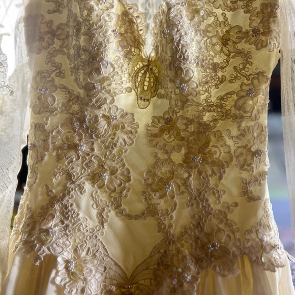 Vintage wedding dress - Picture 3 of 5